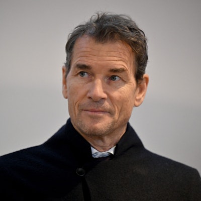 Der wegen Hausfriedensbruch und Sachbeschädigung angeklagte ehemalige Fußball-Nationaltorwart Jens Lehmann steht zur Fortsetzung im Prozess gegen ihn an seinem Platz.