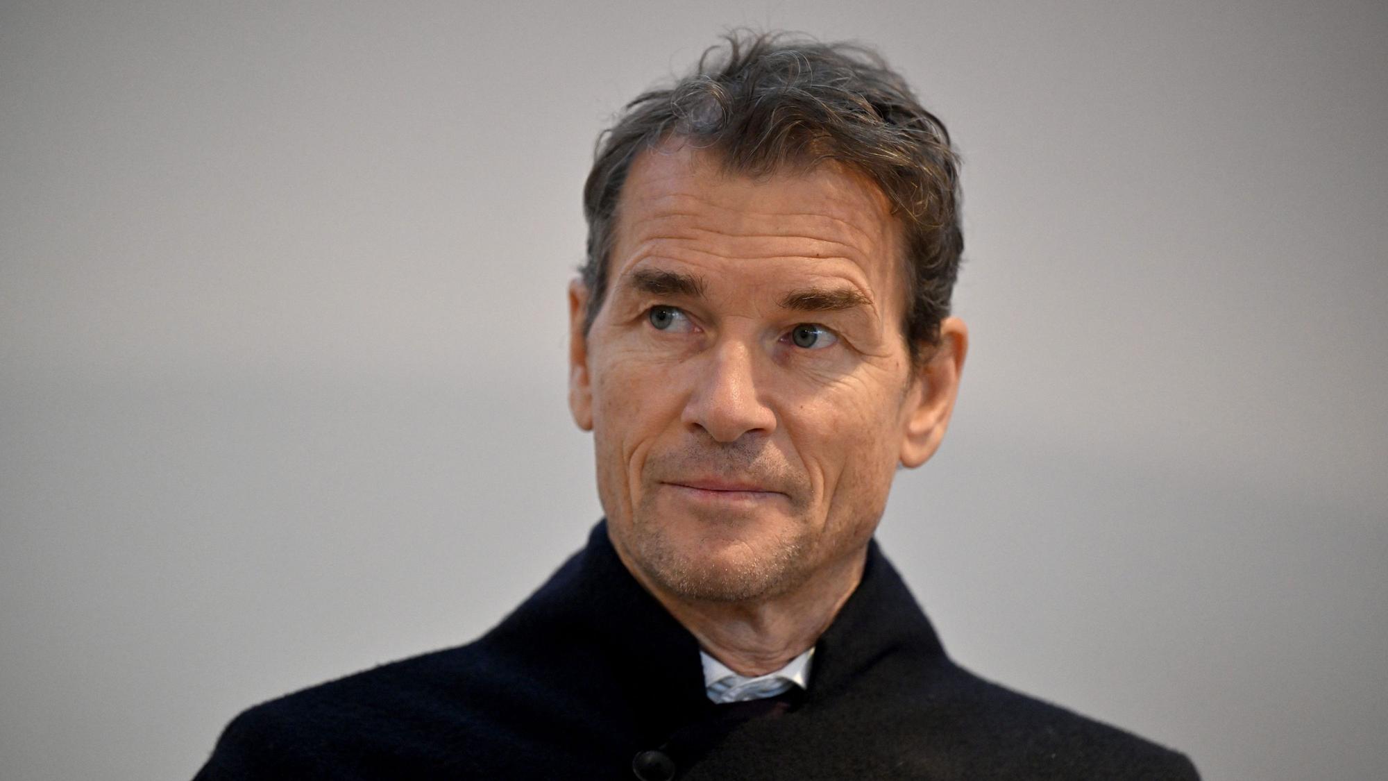 Der wegen Hausfriedensbruch und Sachbeschädigung angeklagte ehemalige Fußball-Nationaltorwart Jens Lehmann steht zur Fortsetzung im Prozess gegen ihn an seinem Platz.