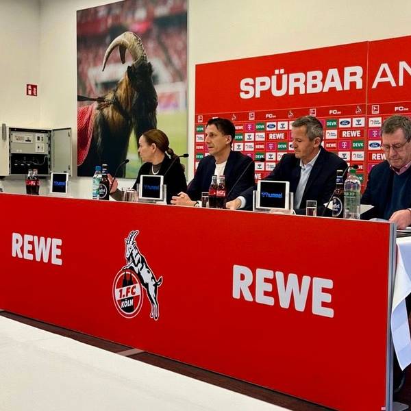 Pressesprecherin Lil Zercher, die Geschäftsführer Christian Keller und Philipp Türoff und FC-Präsident Werner Wolf bei der Pressekonferenz des 1. FC Köln zur Trennung von Steffen Baumgart und zur Transfersperre.