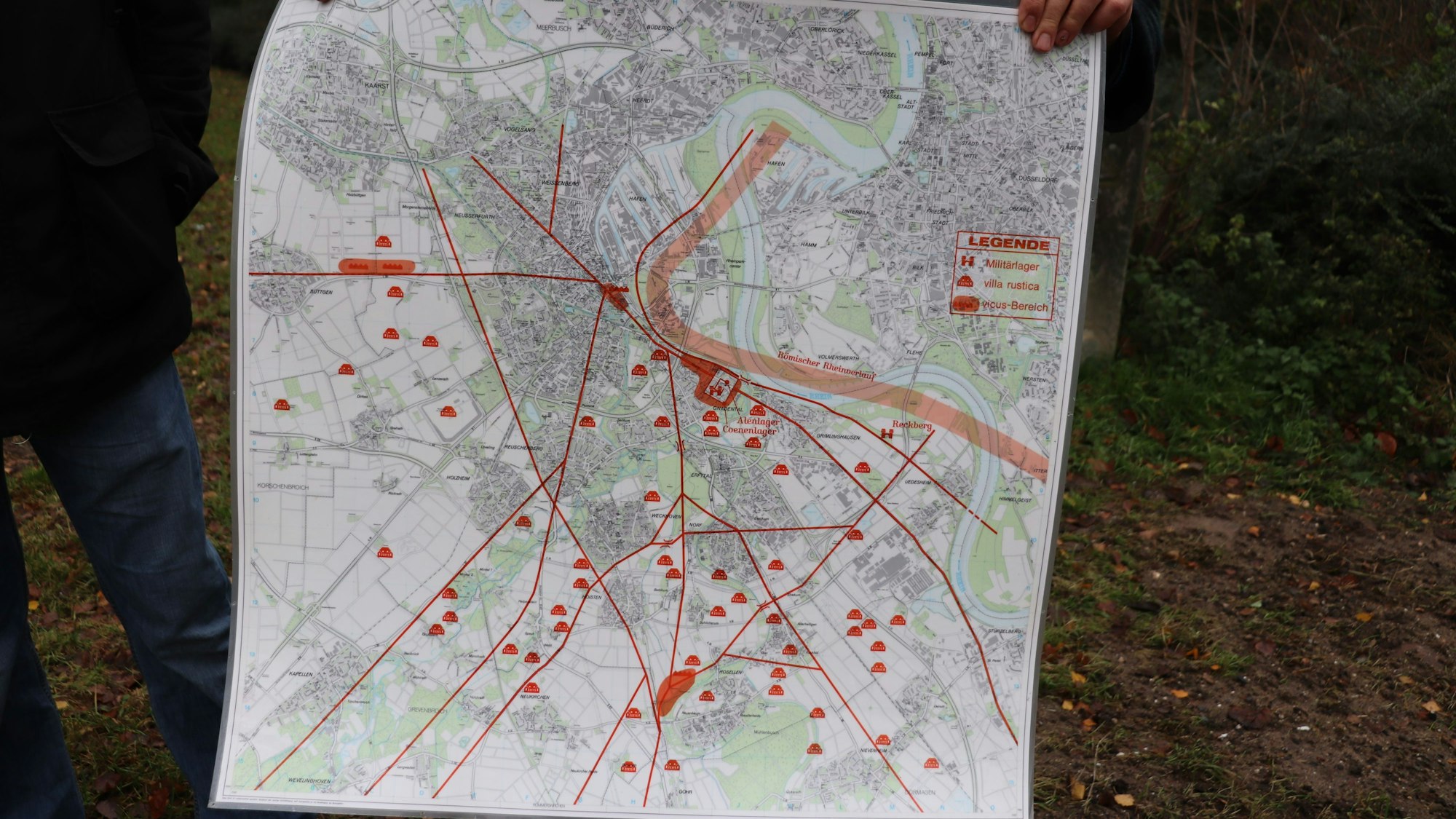 Die früheren Standorte der Römer in Neuss, übertragen auf eine Karte der aktuellen Besiedlung.