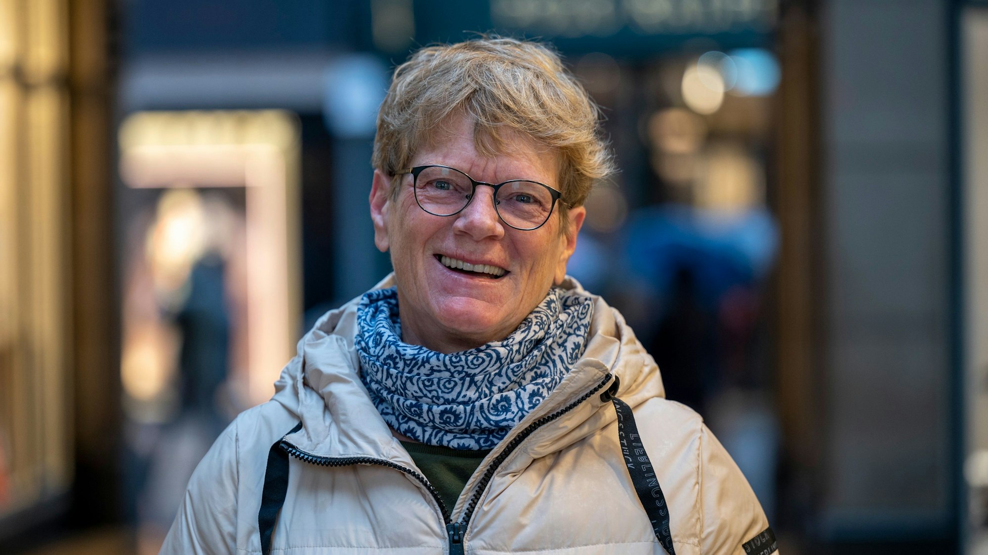 21.12.2023, Köln: Anja. Umfrage dazu worauf sich Menschen im Jahr 2024 freuen. Foto: Uwe Weiser