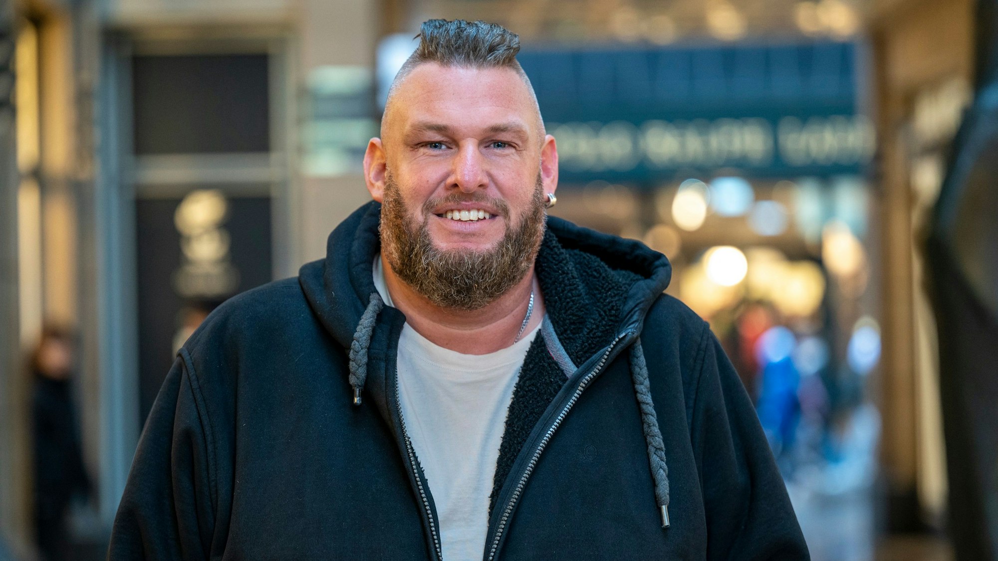 21.12.2023, Köln: Jens. Umfrage dazu worauf sich Menschen im Jahr 2024 freuen. Foto: Uwe Weiser