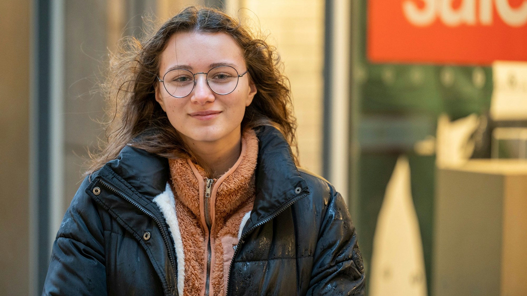21.12.2023, Köln: Mariam. Umfrage dazu worauf sich Menschen im Jahr 2024 freuen. Foto: Uwe Weiser