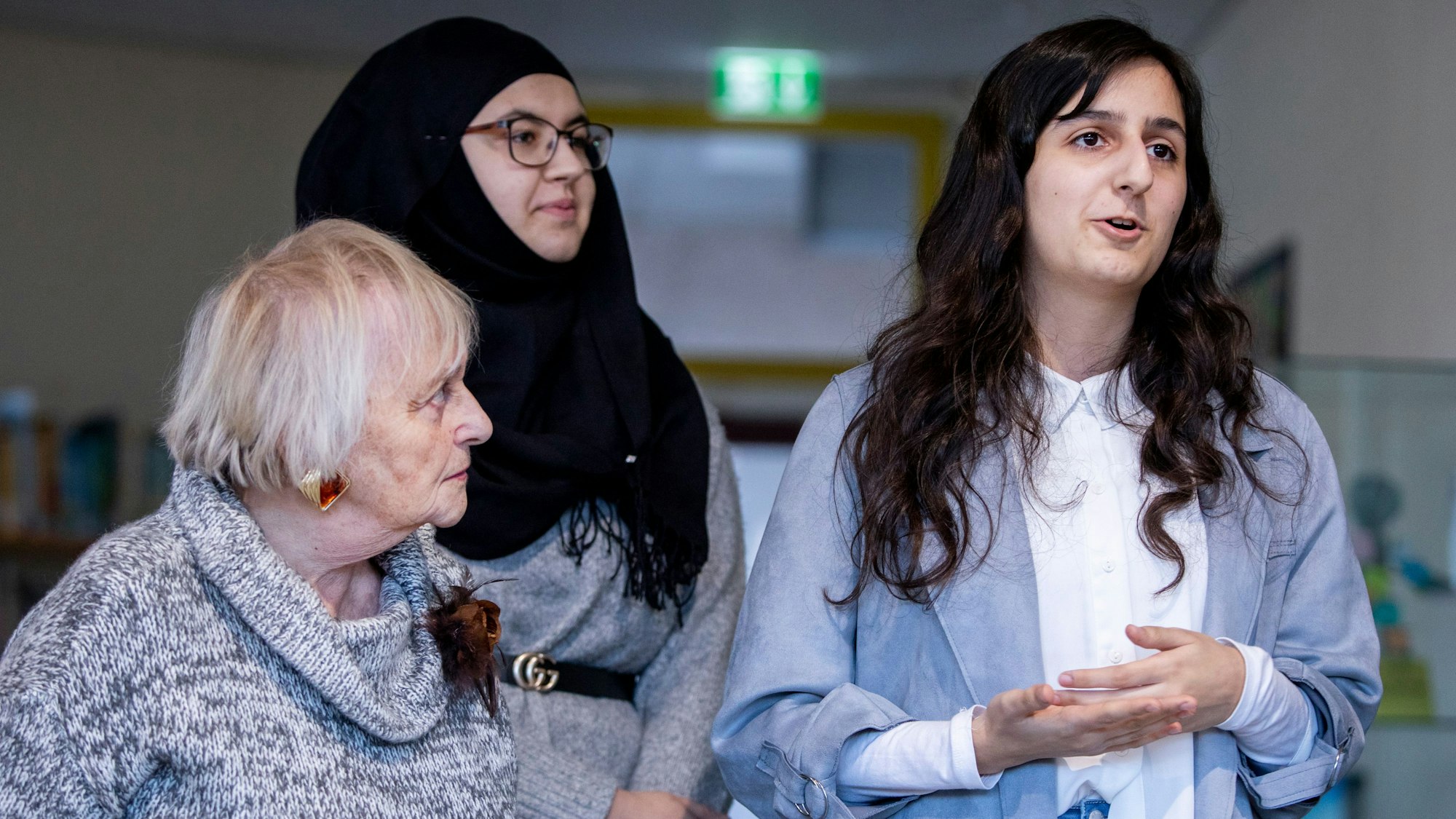 Klava Leybova bei einem Biografie-Projekt an der Gesamtschule in Bergheim