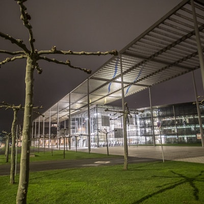 Bayers Konzernzentrale am Abend Foto: Ralf Krieger