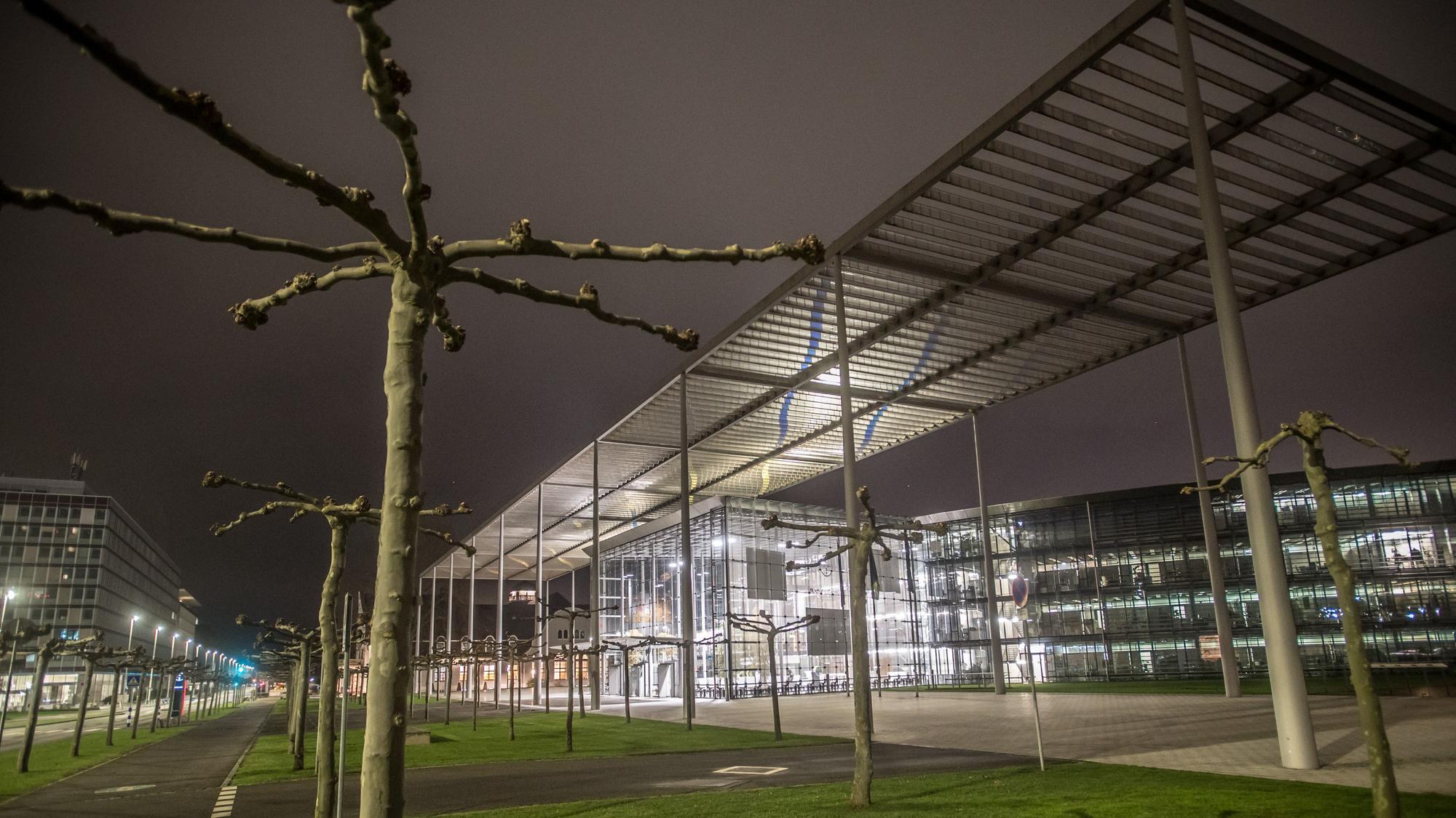 Bayers Konzernzentrale am Abend Foto: Ralf Krieger