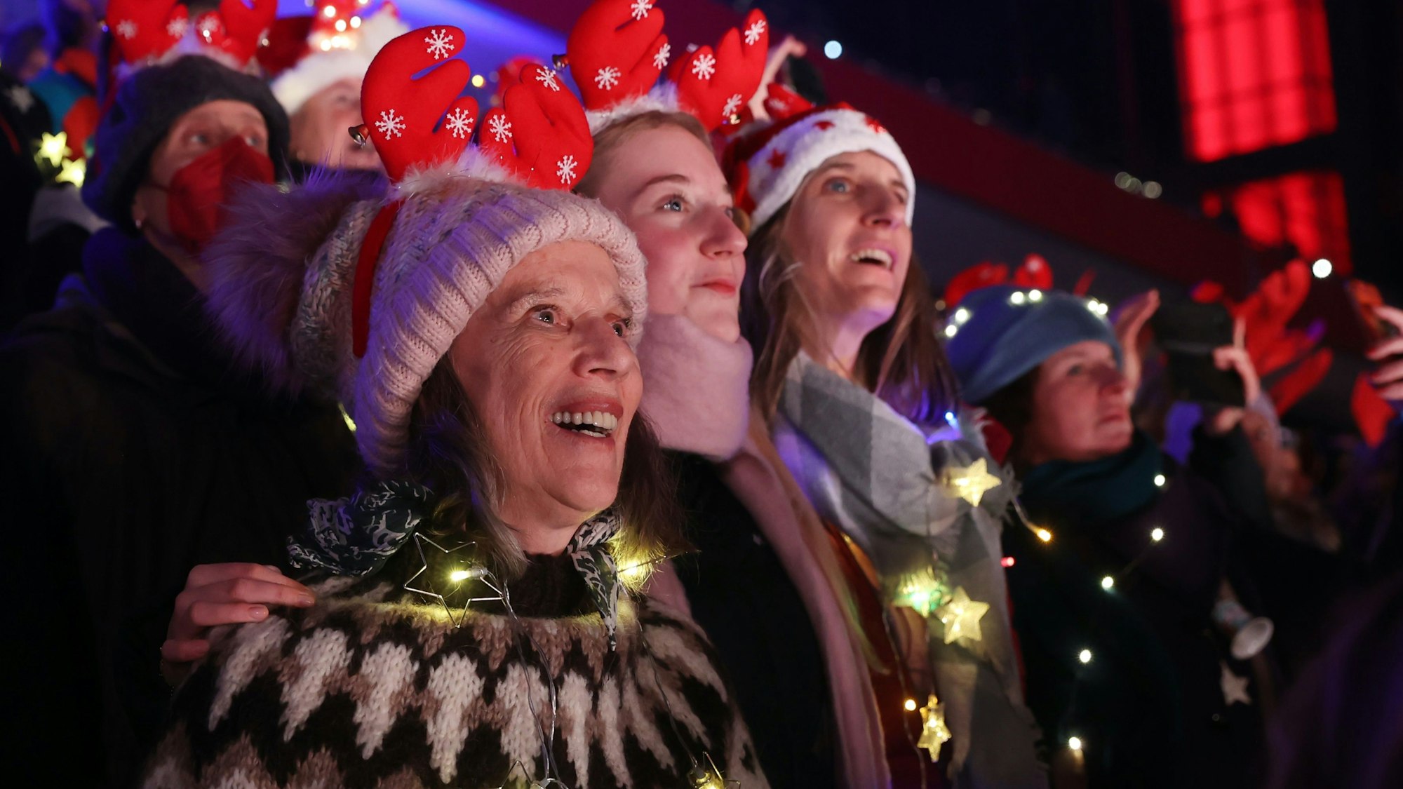 Mitsingkonzert „Loss mer Weihnachtsleeder singe“ im Rhein-Energie-Stadion.