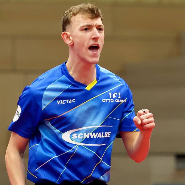 Tischtennisspieler Adrien Rassenfosse ballt die Faust nach dem Sieg.