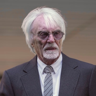 ARCHIV - 19.04.2023, Großbritannien, London: Bernie Ecclestone (M), ehemaliger Formel-1-Geschäftsführer, verlässt den Southwark Crown Court. Er äußert sich zu Michael Schumacher. (zu dpa: «Ecclestone: An Schumacher wird man sich «immer als Star erinnern»») Foto: Kin Cheung/AP/dpa +++ dpa-Bildfunk +++