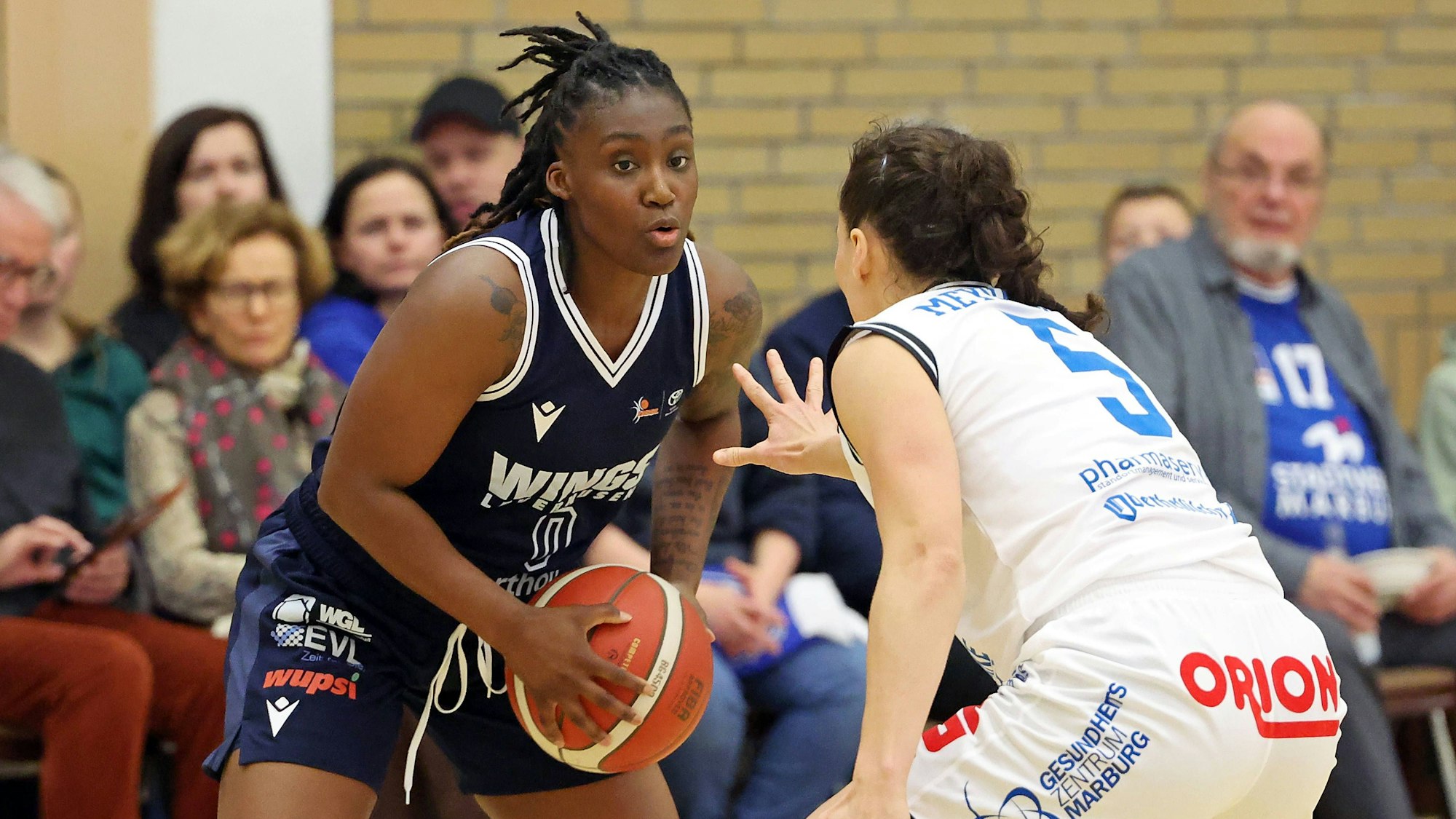 23.12.2023, xovx, Basketball Damen Basketball Bundesliga, BC Pharmaserv Marburg - Orthomol Wings Leverkusen v.l. Jamie Janesse Cherry Orthomol Wings Leverkusen, Magaly Meynadier BC Pharmaserv Marburg Marburg Sporthalle Georg-Gaßmann-Stadion Hessen Deutschland DE *** 23 12 2023, xovx, Basketball Women Basketball Bundesliga, BC Pharmaserv Marburg Orthomol Wings Leverkusen v l Jamie Janesse Cherry Orthomol Wings Leverkusen , Magaly Meynadier BC Pharmaserv Marburg Marburg Marburg Sporthalle Georg Gaßmann Stadion Hessen Deutschland DE