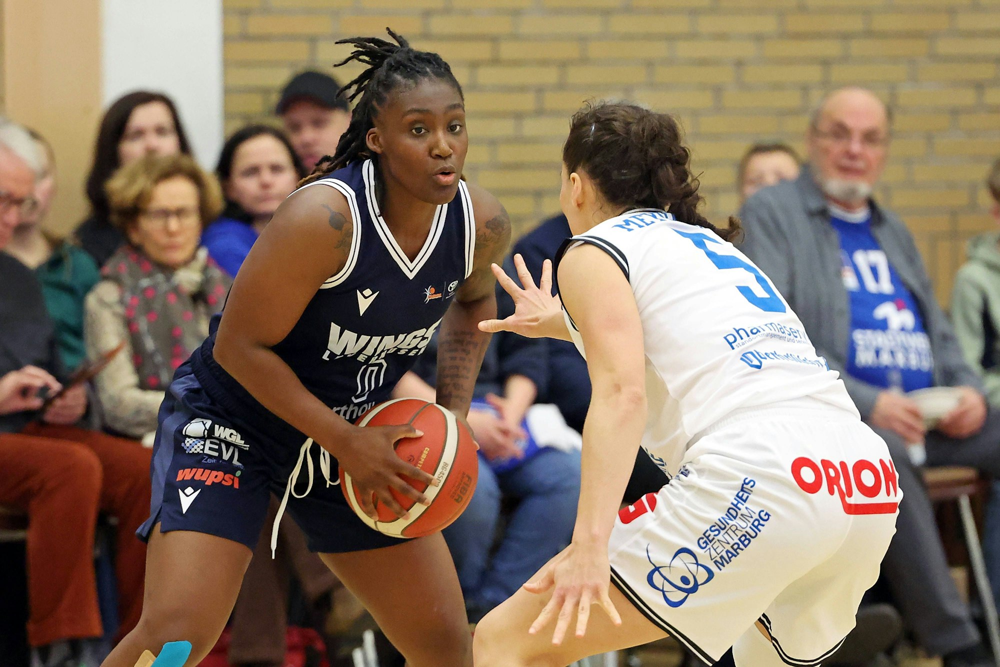 23.12.2023, xovx, Basketball Damen Basketball Bundesliga, BC Pharmaserv Marburg - Orthomol Wings Leverkusen v.l. Jamie Janesse Cherry Orthomol Wings Leverkusen, Magaly Meynadier BC Pharmaserv Marburg Marburg Sporthalle Georg-Gaßmann-Stadion Hessen Deutschland DE *** 23 12 2023, xovx, Basketball Women Basketball Bundesliga, BC Pharmaserv Marburg Orthomol Wings Leverkusen v l Jamie Janesse Cherry Orthomol Wings Leverkusen , Magaly Meynadier BC Pharmaserv Marburg Marburg Marburg Sporthalle Georg Gaßmann Stadion Hessen Deutschland DE