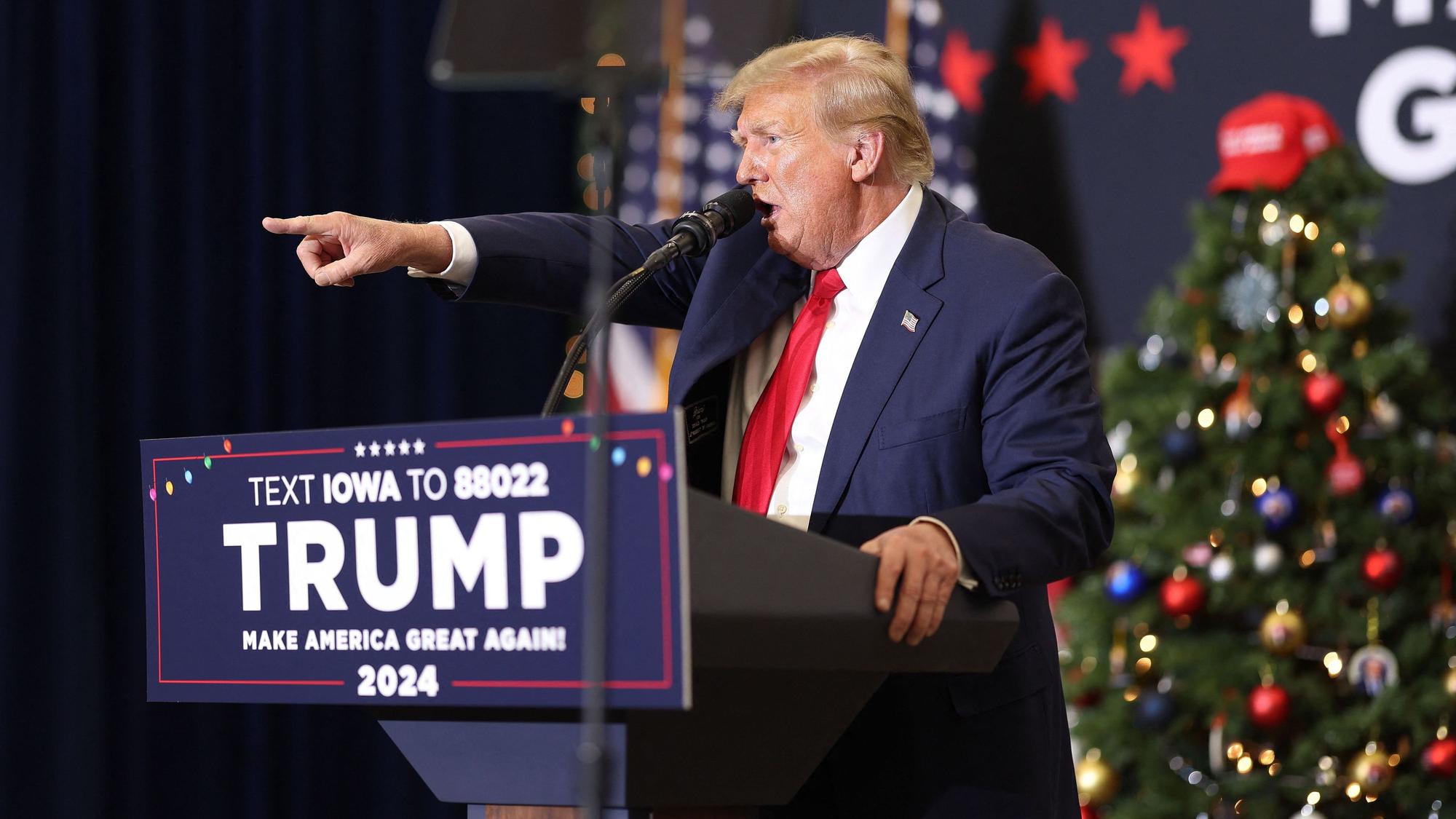 Der ehemalige US-Präsident Donald Trump hat Weihnachten für Beleidigungen in Richtung seiner politischen Gegner genutzt. (Archivbild)