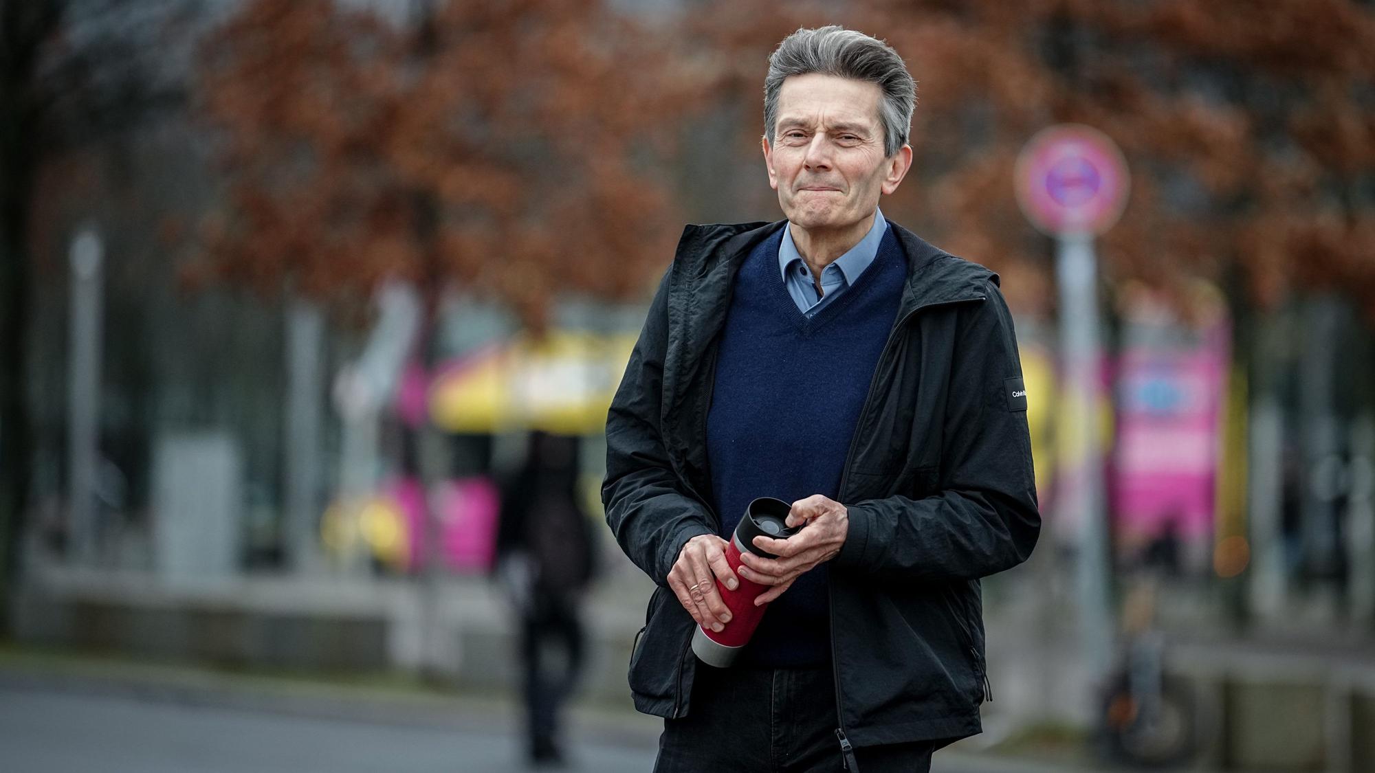 Rolf Mützenich auf dem Weg ins Bundeskanzleramt. (Archivbild)