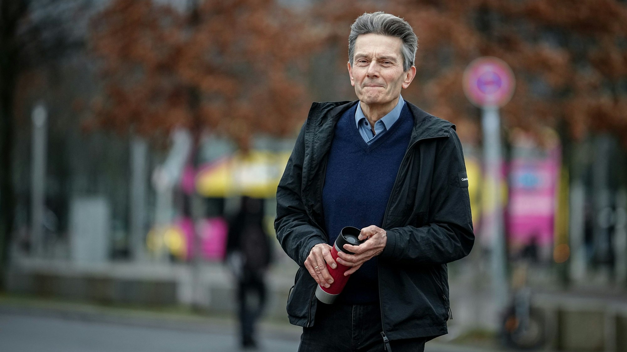 Rolf Mützenich auf dem Weg ins Bundeskanzleramt. (Archivbild)