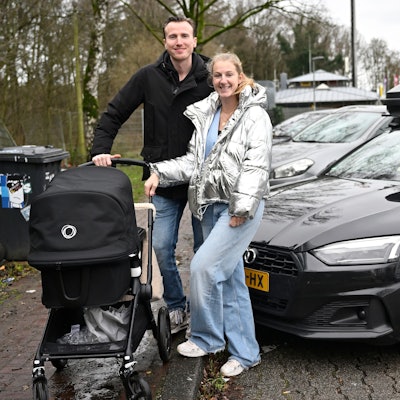Auf ihr erstes Weihnachten zu dritt freuten sich Renzo, Dominique und Baby Louis aus Amsterdam. Sie waren auf dem Weg zu Familienangehörigen in Österreich.