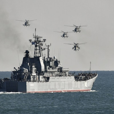 Russia Crimea Military Drills 6675044 18.10.2021 The Novocherkassk landing ship takes part in an exercise in the amphibious landing on an unimproved shore held by army corps and naval infantry units of the Russian Black Sea Fleet at the Opuk range, in Crimea, Russia. Konstantin Mihalchevskiy / Sputnik Republic of Crimea Russia PUBLICATIONxINxGERxSUIxAUTxONLY Copyright: xKonstantinxMihalchevskiyx