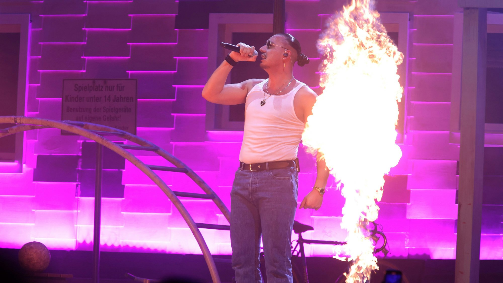 Apache 207 2023 in der Lanxess Arena.