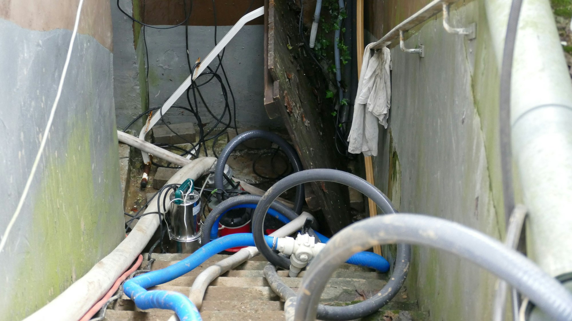 Pumpen in einem Keller.