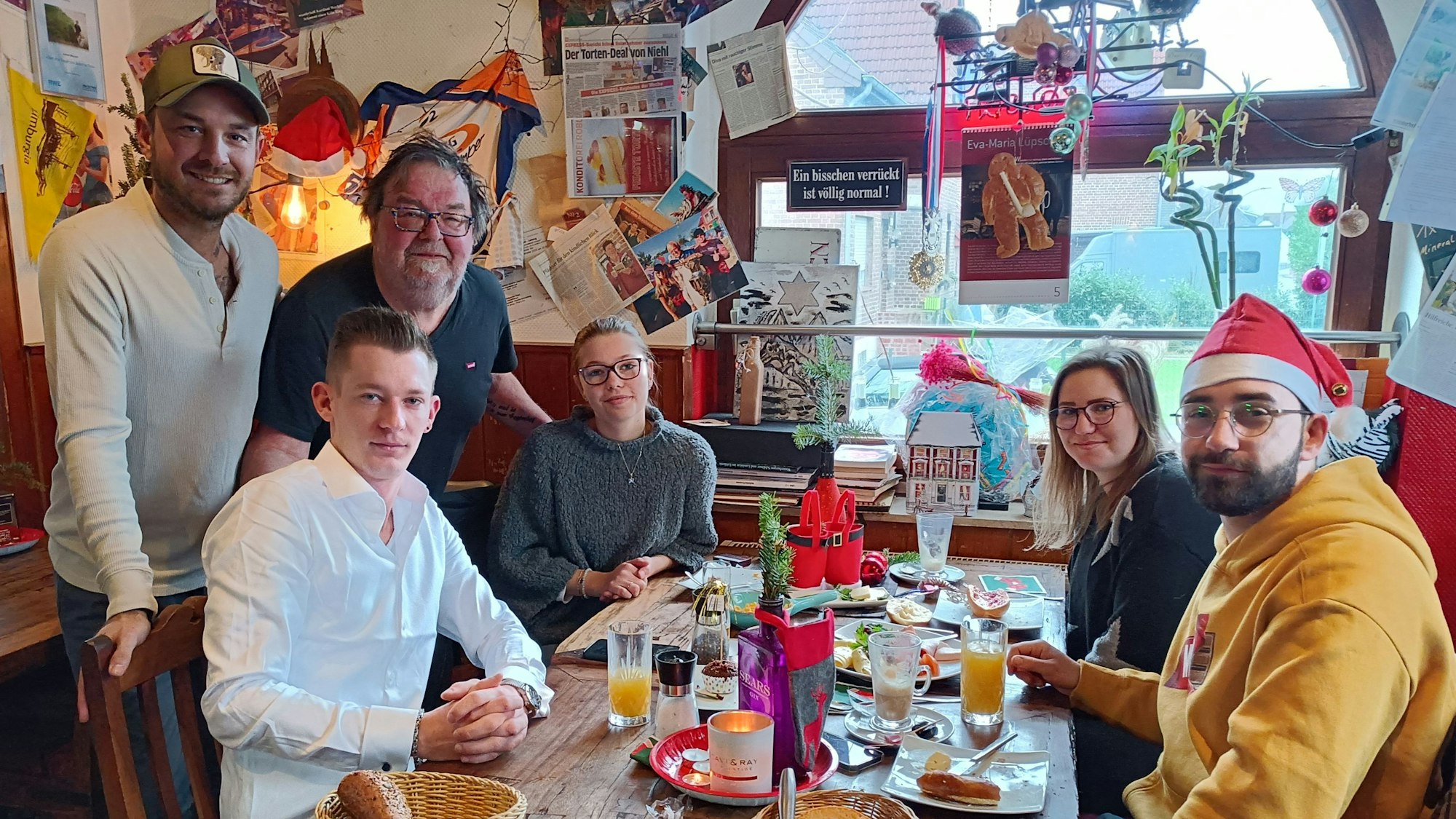 Gäste des "Ahle Konsum" während des letzten Weihnachtsfrühstücks.