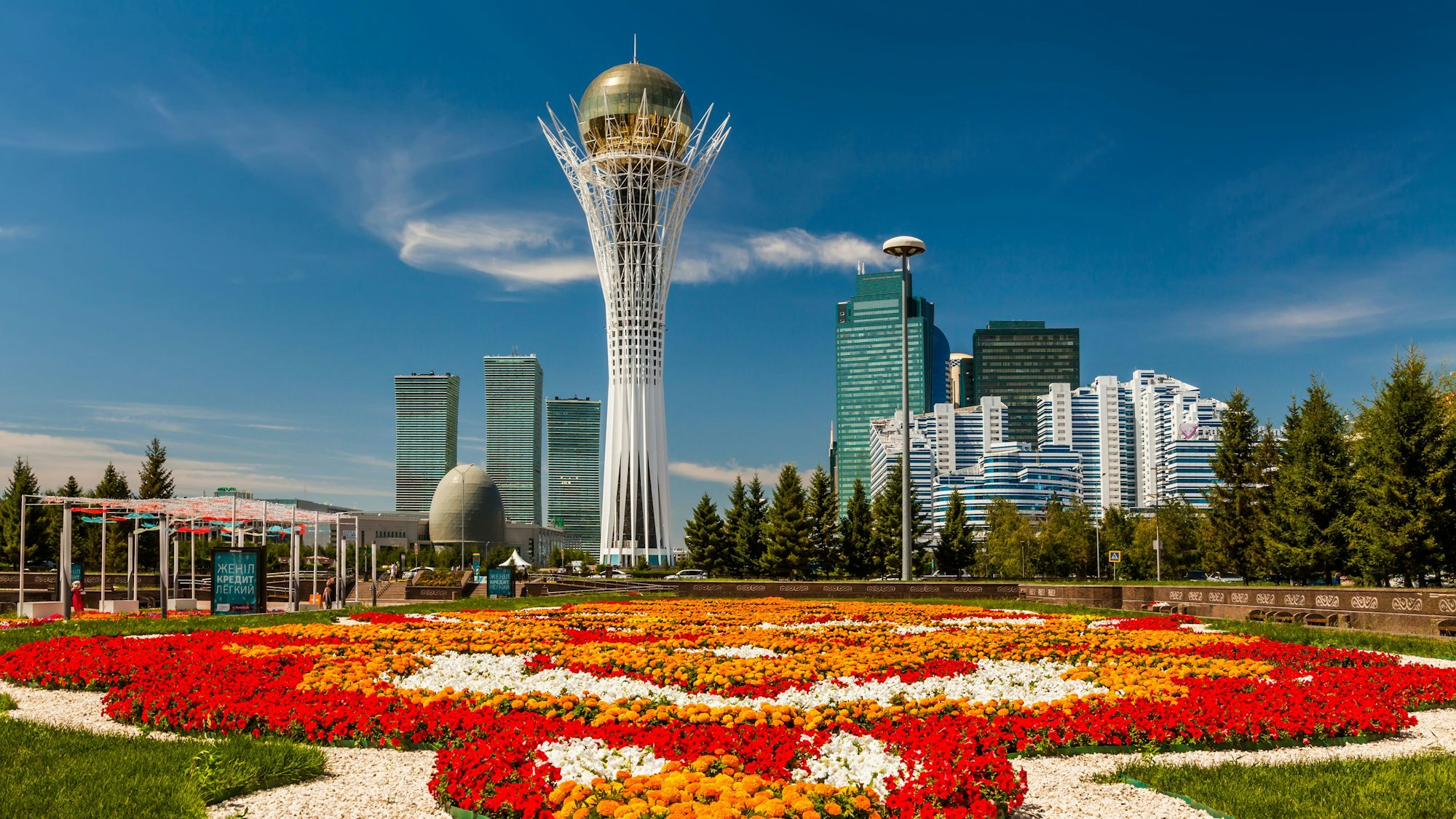 Der Bajterek-Turm in der kasachischen Hauptstadt Astana ist das Wahrzeichen der Stadt.