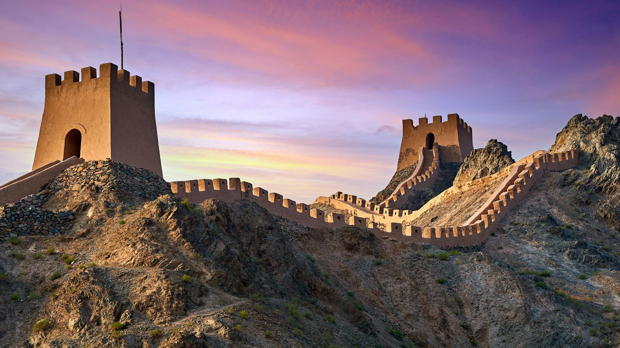 Die Chinesische Mauer im Sonnenuntergang.