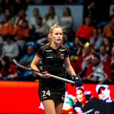Hallen Hockey Europameisterschaft Hamburg, Deutschland - Holland 5-4, Damen, Finale 10.12.2022, Pia Maertens D 24 schwarz beste Spielerin der EM Hamburg Sporthalle Hamburg Alsterdorf Hamburg Deutschland *** European Indoor Hockey Championship Hamburg, Germany Holland 5 4, women, final 10 12 2022, Pia Maertens D 24 black best player of the European Championship Hamburg Sporthalle Hamburg Alsterdorf Hamburg Germany EM Damen Finale D - NL 5-4 10.12.22 LR-6208