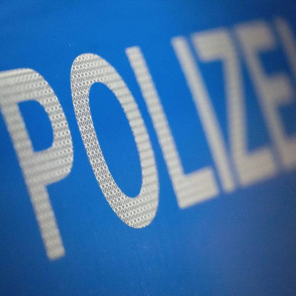 Ein Polizeischild.