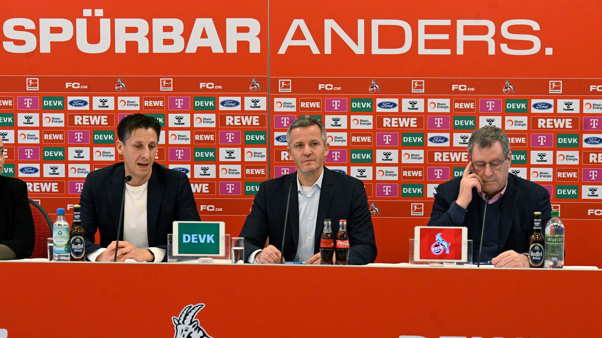 Christian Keller (l-r), Geschäftsführer 1. FC Köln, Kaufmännischer Geschäftsführer 1. FC Köln, und Werner Wolf, Präsident 1. FC Köln, sprechen auf einer Pressekonferenz am Geißbockheim.
