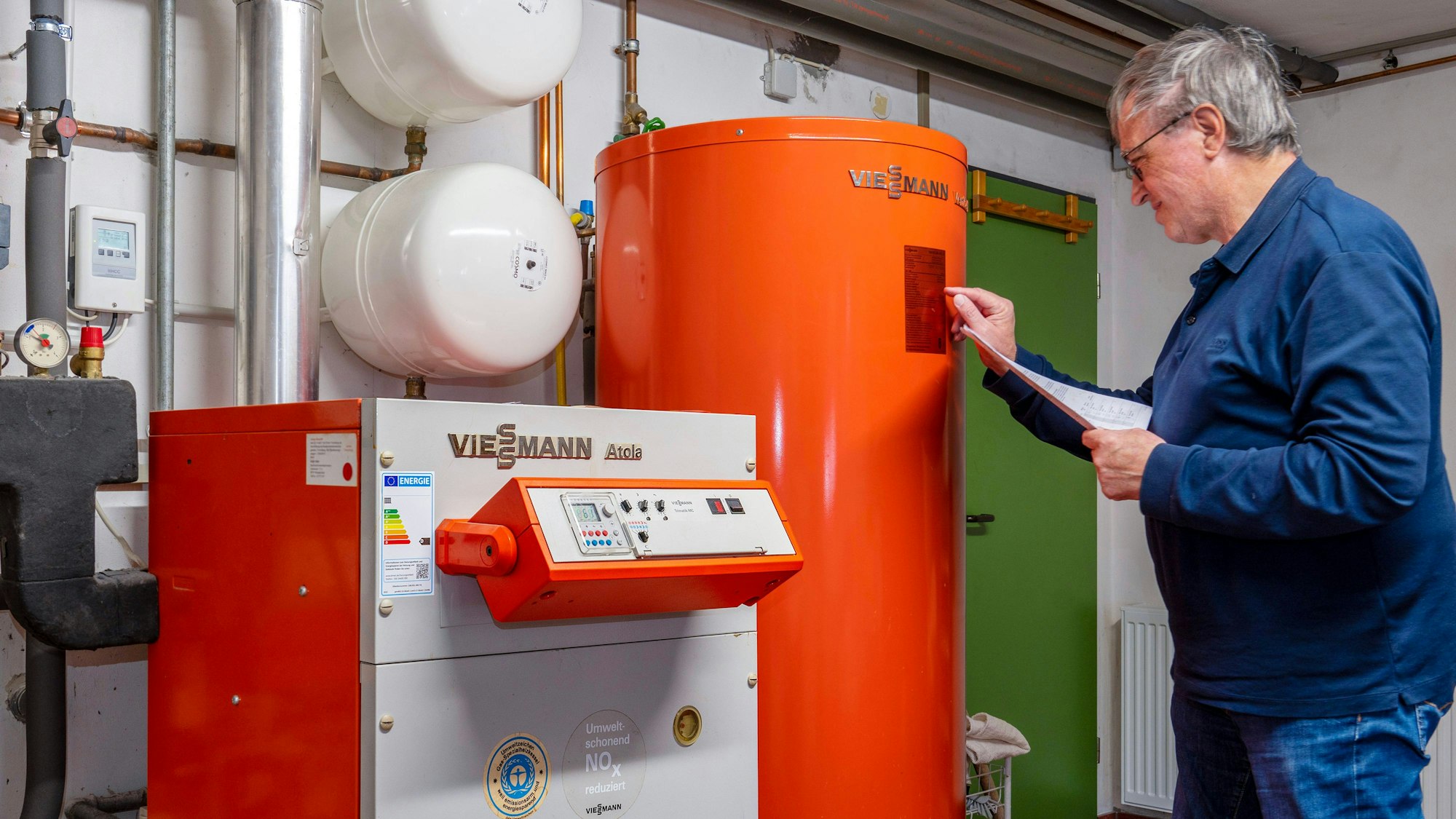 Gasheizung in einem privaten Heizungskeller