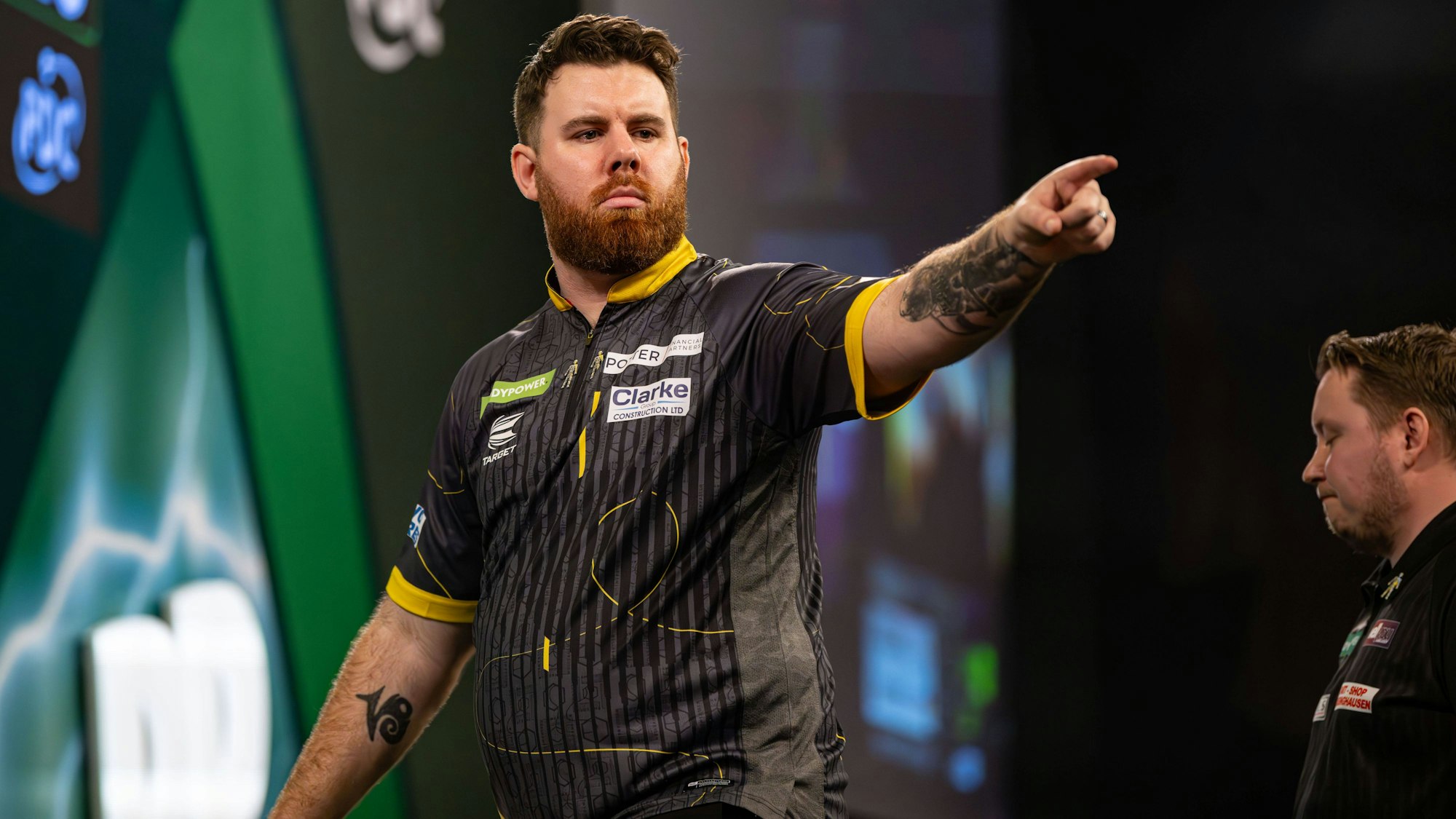 Scott Williams bei seiner Partie gegen den deutschen Martin Schindler bei der Darts-WM in London.