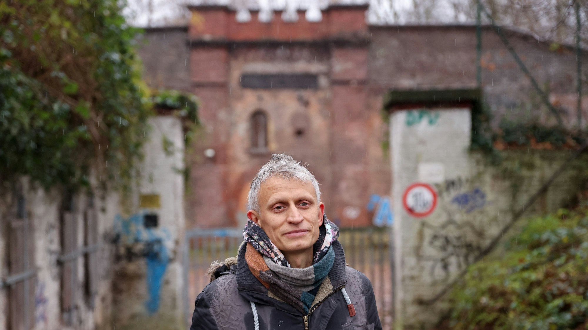 Philip Minettos vor dem Fort XI in Buchheim