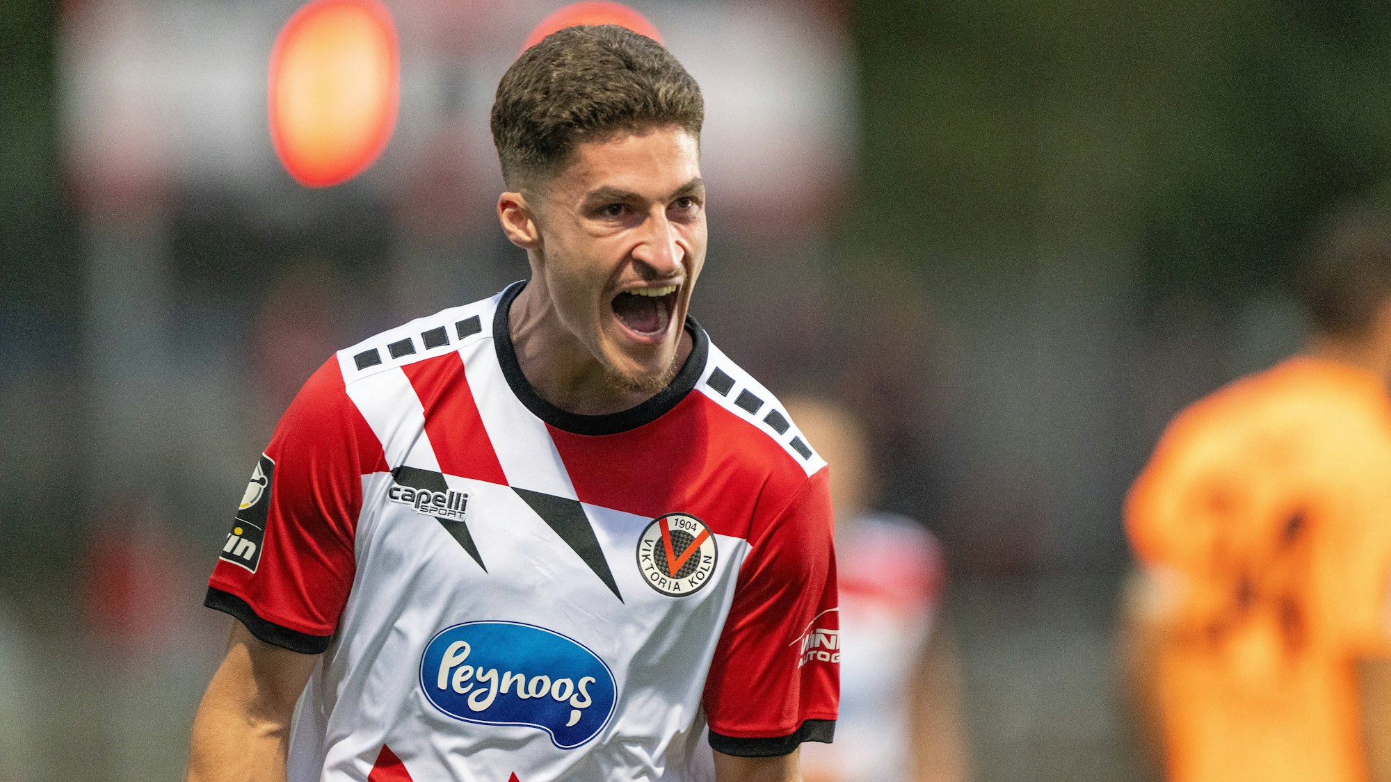 GER, 3.FBL, Viktoria Köln 1904 vs FC Ingoldtadt 04 / 03.10.2023, Stadion Hoehenberg, Köln, GER, 3.FBL, Viktoria Köln 1904 vs FC Ingoldtadt 04 Im Bild: Donny Bogicevic FC Viktoria Koeln, 08 jubelt nach seinem Tor zum 1:0 *** GER, 3 FBL, Viktoria Köln 1904 vs FC Ingoldtadt 04 03 10 2023, Stadion Hoehenberg, Cologne, GER, 3 FBL, Viktoria Köln 1904 vs FC Ingoldtadt 04 In the picture Donny Bogicevic FC Viktoria Koeln, 08 cheers after his goal to 1 0 nordphotoxGmbHxx/xDenkinger nph00015