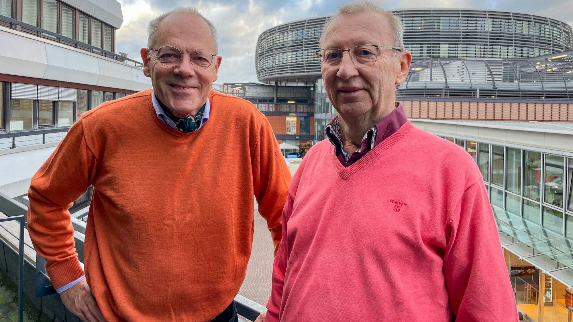 Thomas Flensberg (rechts) mit dem Pressesprecher der Kasino-Gesellschaft, Ronaldo Brüning