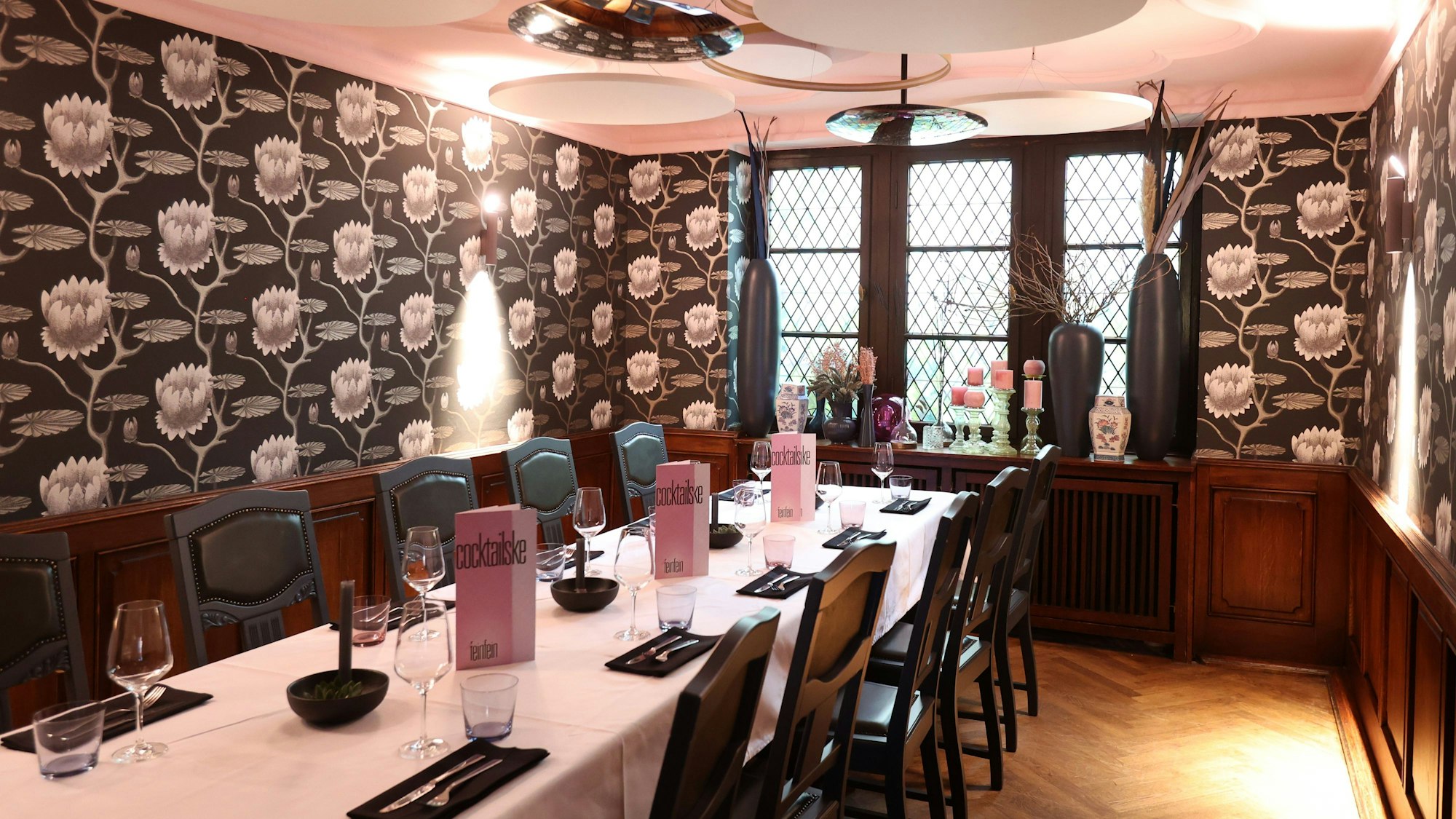 Seerosen-Sälchen im „Feinfein“