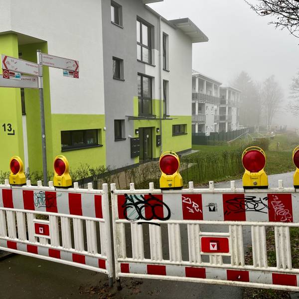Sperren an der Balkan-Trasse in der Burscheider Innenstadt