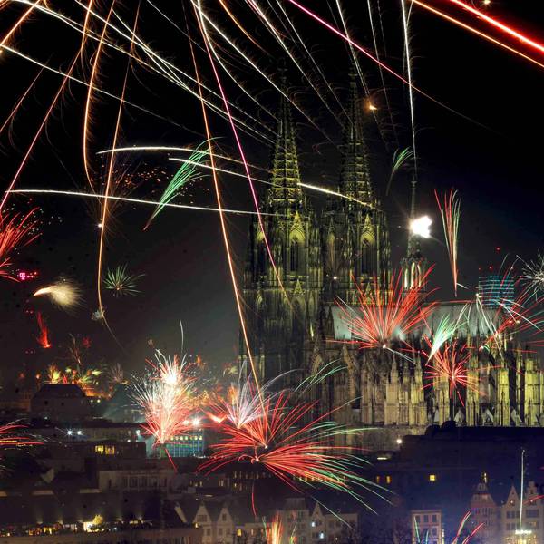 Feuerwerk vor dem Kölner Dom (Archivbild).