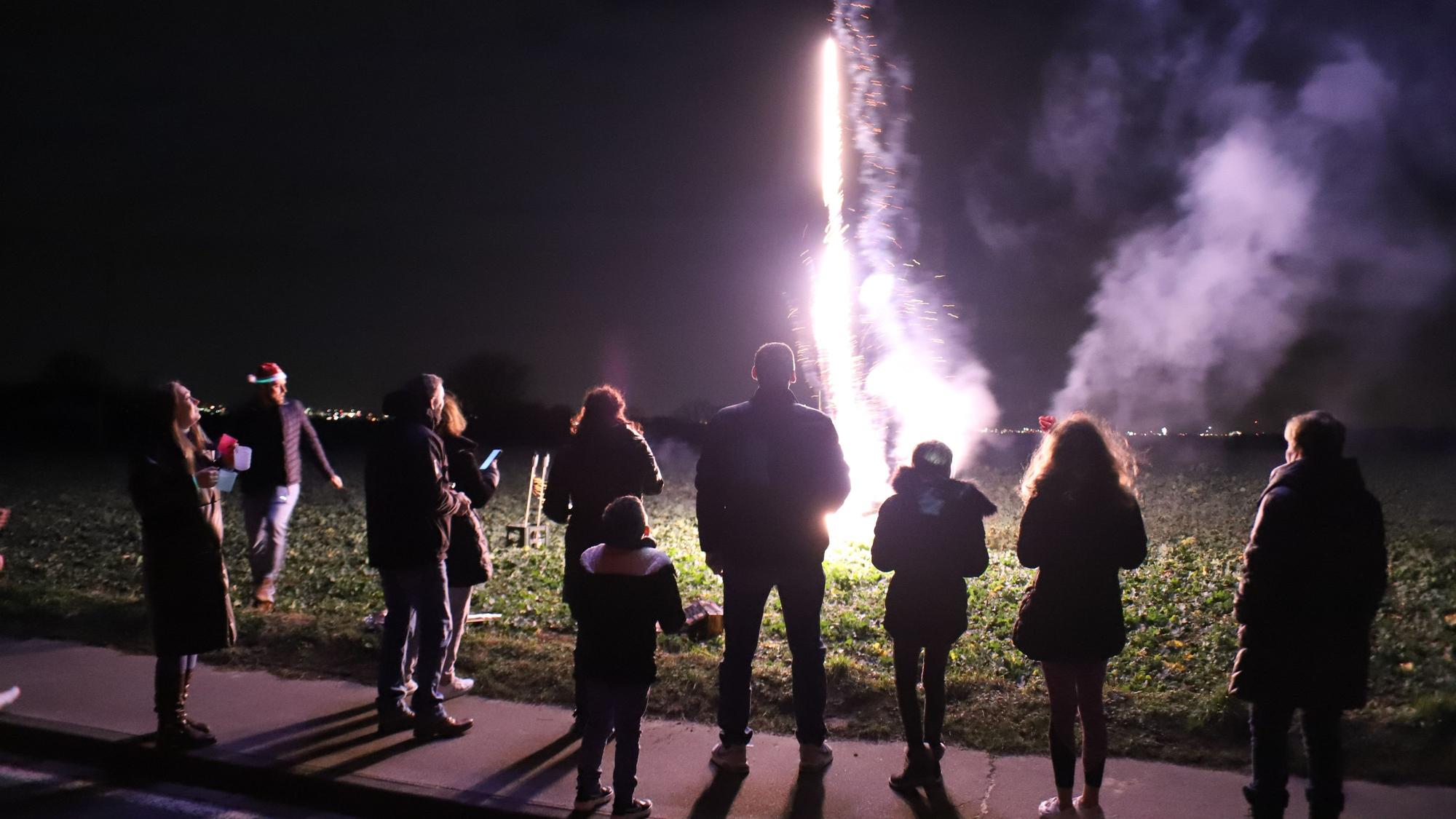 An der Kapelle St. Isidor in Lohmar-Halberg wird traditionell immer viel Feuerwerk gezündet.