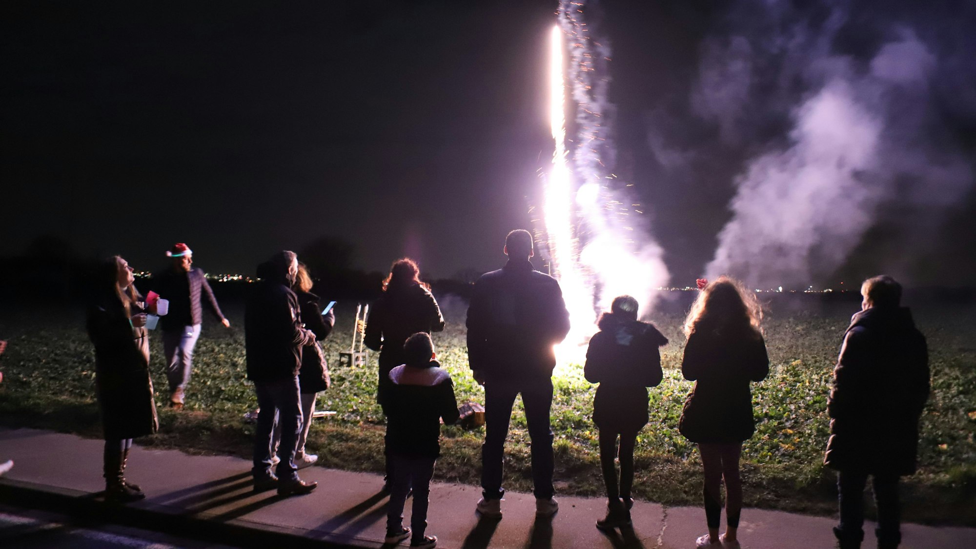 An der Kapelle St. Isidor in Lohmar-Halberg wird traditionell immer viel Feuerwerk gezündet.