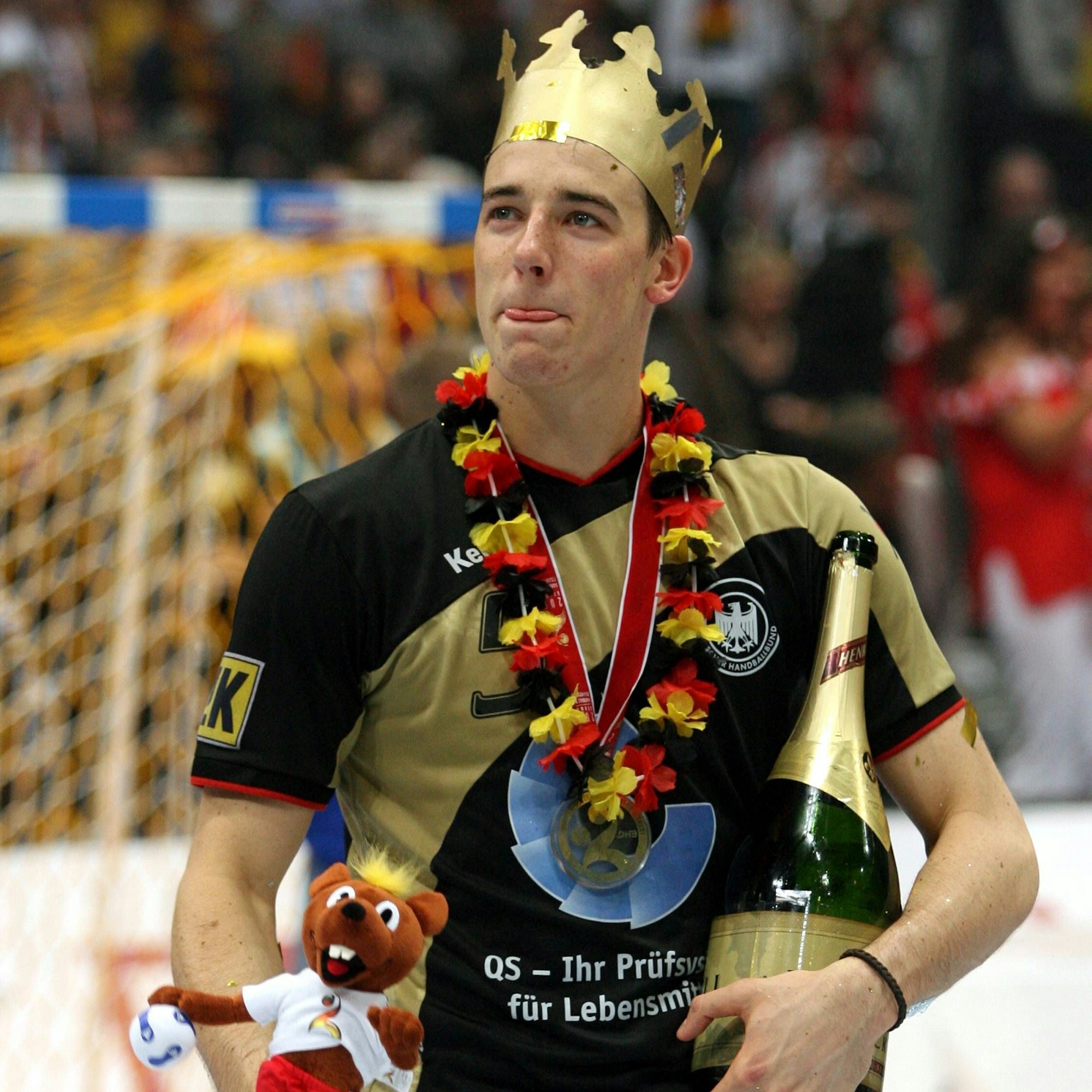 Deutschland ist Weltmeister 2007 - Dominik Klein hat sich aus diesem Anlass eine Champagnerflasche gesichert.