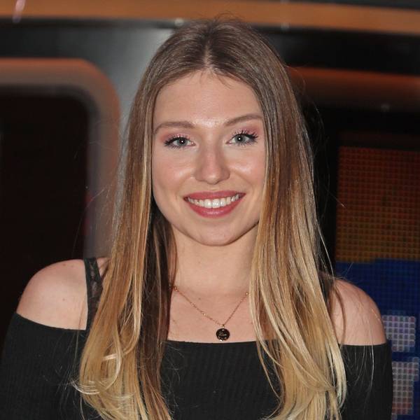 RECROP - Youtube-Star Bianca «Bibi» Claßen beim Fototermin zur TV Aufzeichnung von "Klein gegen Gross - Das unglaubliche Duell". (zu dpa "Youtuberin Bibi verzückt Fans auf Instagram: «Wir vermissen dich») +++ dpa-Bildfunk +++