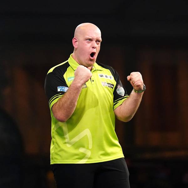 Michael van Gerwen jubelt über seinen Sieg.