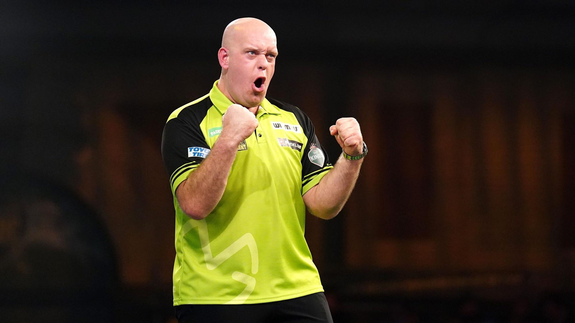 Michael van Gerwen jubelt über seinen Sieg.