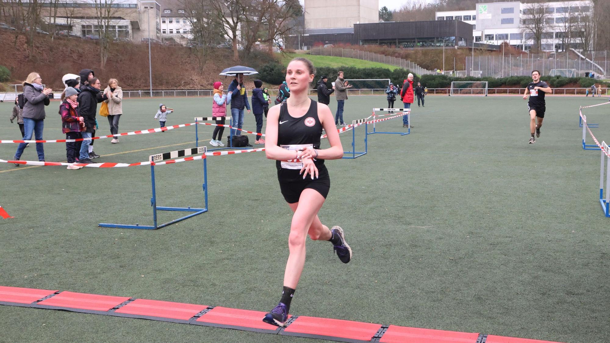 Zieleinlauf einer Läuferin