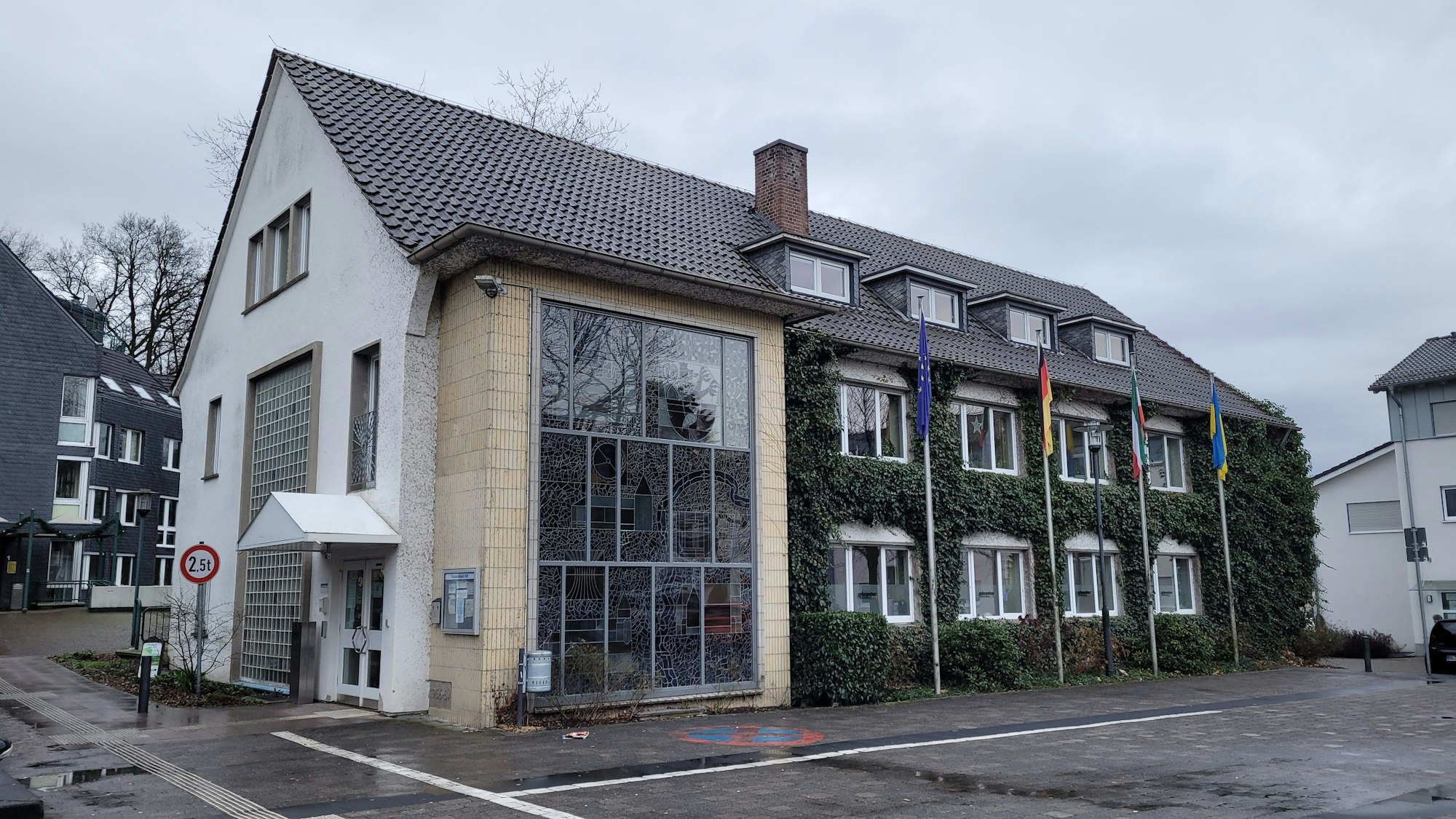 Das Foto zeigt das Alte Rathaus in Kürten, Sitz der Musikschule.