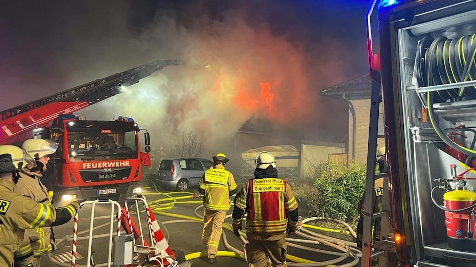 Feuerwehreinheiten im Einsatz.