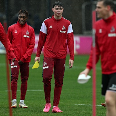 Die Talente Justin Diehl (l.) und Jaka Cuber Potocnik mischten beim Trainingsauftakt der Kölner Profis mit.
