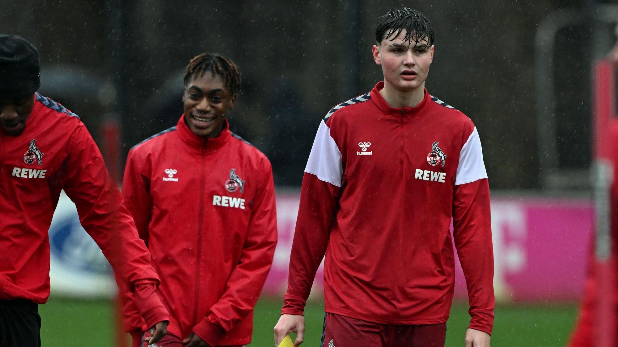 Die Talente Justin Diehl (l.) und Jaka Cuber Potocnik mischten beim Trainingsauftakt der Kölner Profis mit.