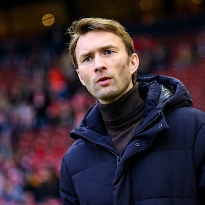 Leverkusens Geschäftsführer Sport Simon Rolfes im Stadion in Stuttgart.