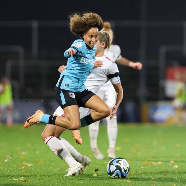Google Pixel Frauen-Bundesliga 2023-2024, 1. FC Köln - Bayer 04 Leverkusen Amira Arfaoui B04, 17 Köln Franz-Kremer-Stadion Nordrhein-Westfalen Deutschland *** Google Pixel Women Bundesliga 2023 2024, 1 FC Cologne Bayer 04 Leverkusen Amira Arfaoui B04, 17 Cologne Franz Kremer Stadium North Rhine Westphalia Germany
