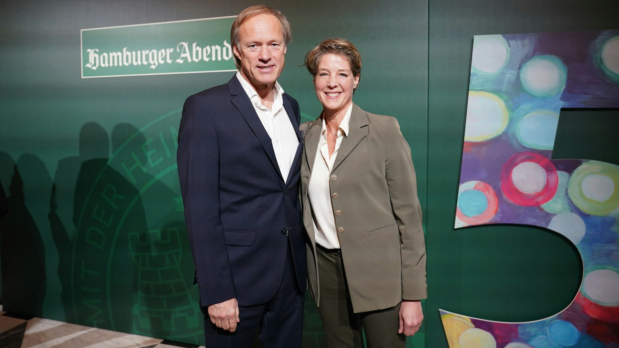 Die deutsche Unternehmerin Christina Block und ihr Partner, TV-Moderator Gerhard Delling, bei einem Neujahrsempfang. Für ihrem Ex-Mann hat Block einen massiven Sorgerechtsstreit. (Archivbild)